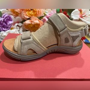 New- W’s Fiona Sandal by Rockport